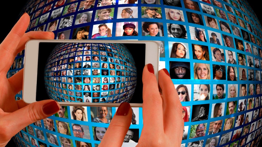 Los cerebros de los teóricos de la conspiración son realmente diferentes, según estudio